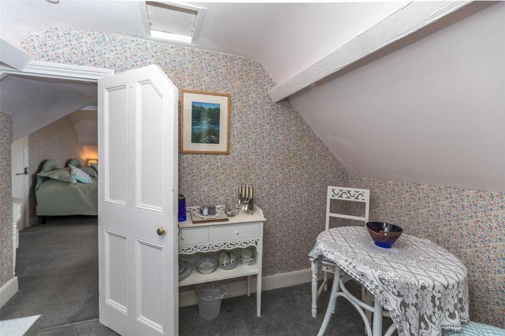Pendyffryn Manor Bed & Breakfast Little Haven Екстер'єр фото